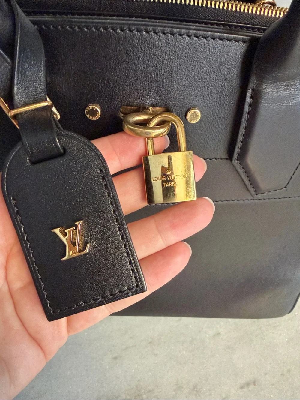 Louis Vuitton Black Leather City Steamer MM Gold Hardware and Detachable Strap